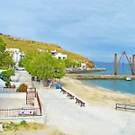 Semesterbostad Moutsouna Beach *